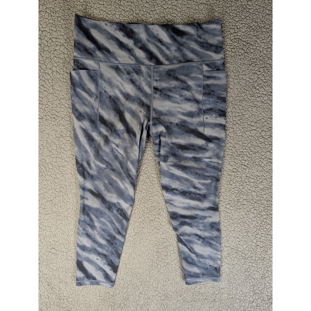 Athleta Salutation Stash Pocket II 7/8 Tight Leggings Blue Camo Size XL Pants